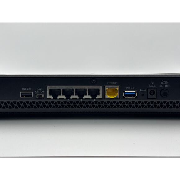 Netgear X6 R8000-100NAS AC3200 NIGHTHAWK Tri-Band WiFi Router - Picture 3 of 7